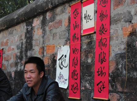 Người Hà Nội tấp nập xin chữ may mắn đầu năm